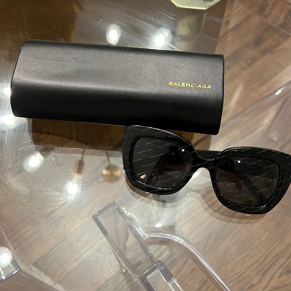 Balenciaga sunglasses with logo with case